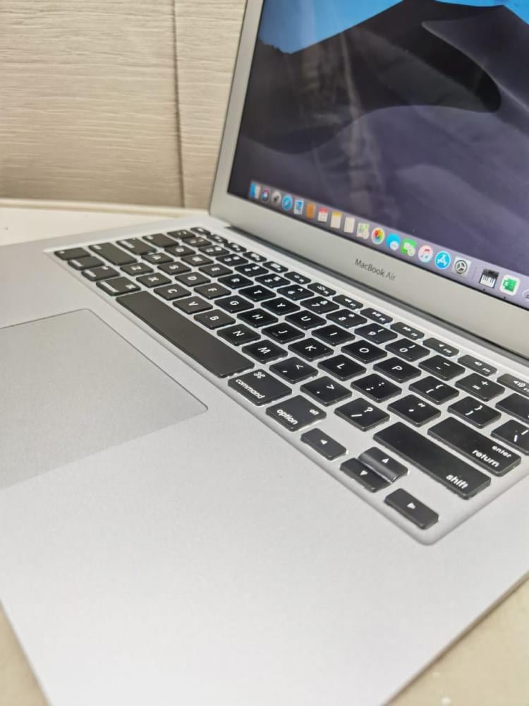 ماك بوك إير مستعمل – نظيف جداً | شاشة 13 إنش | نظام macOS | خفيف وسريع
