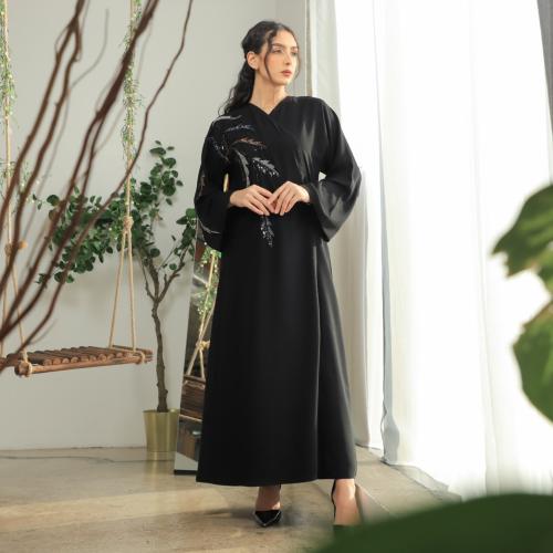 عباية تطريز ريش