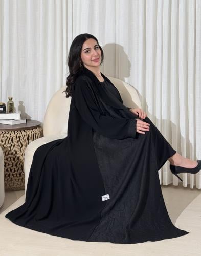 عباية قماش ملكي وجاكار اسود مشجر