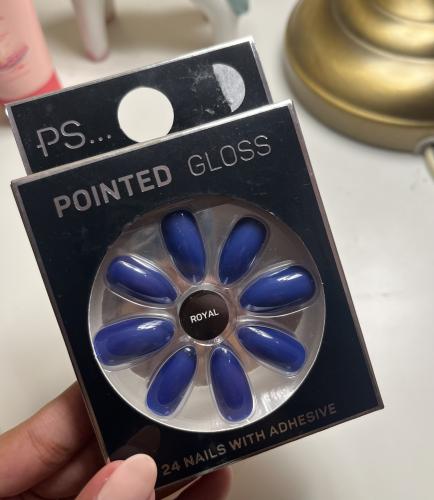 اظافر Royal