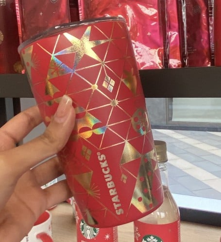 مق ستاربكس احمر بتصميم شتوي