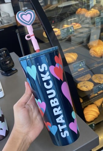 كوب ستاربكس بقلوب ازرق