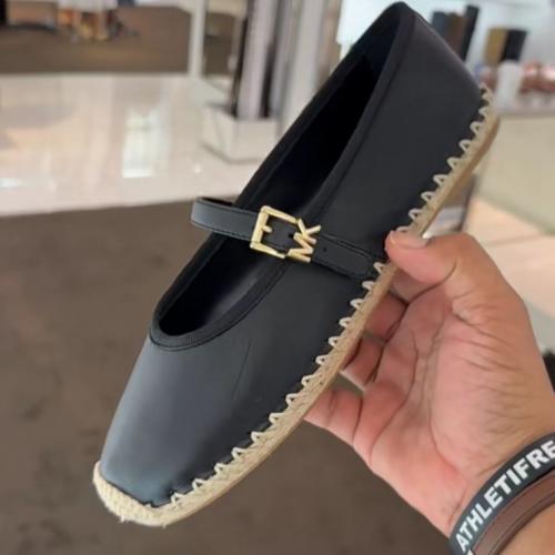 Michael kors shoes size: 37