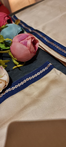 ثوب صلاة باللون البيج مع قطعة باللون الكحلي المتنا...