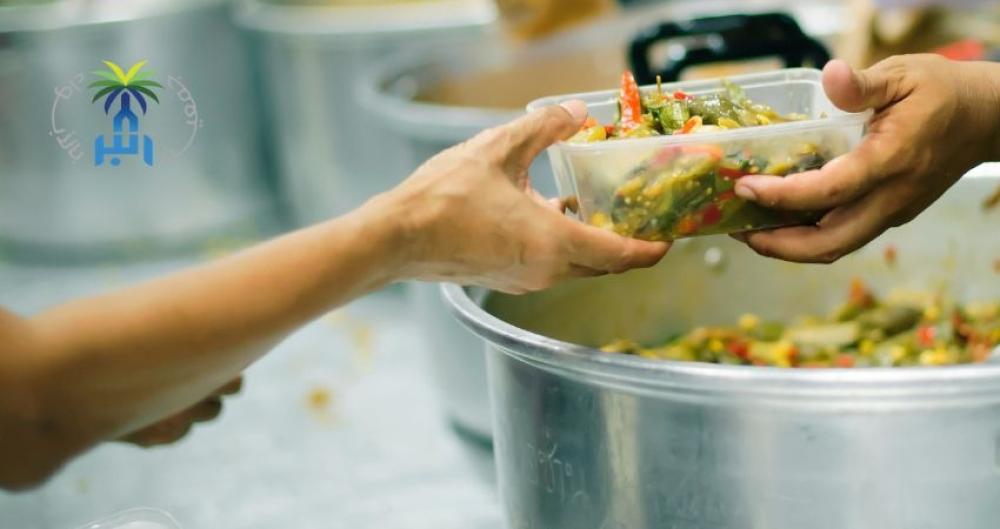 كيف تساهم الجمعيات الخيرية في إطعام الأسر المتعففة وتحسين حياتهم؟