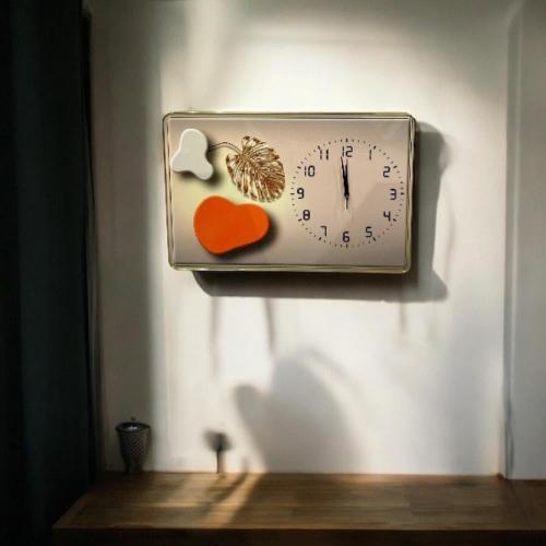 ساعة حائط 60*40 سم