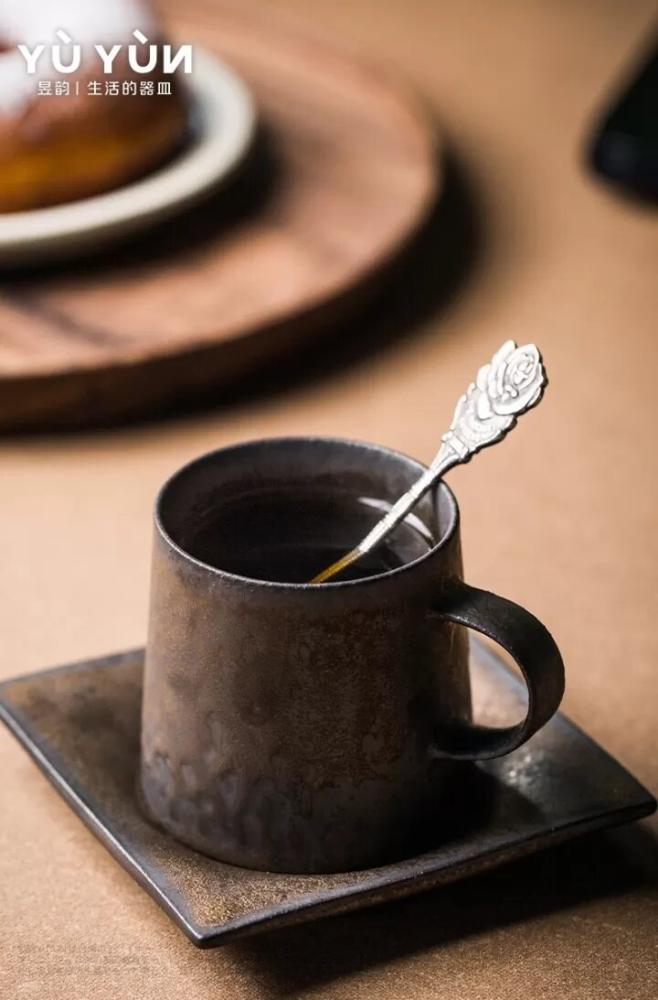 كوب من السيراميك حجري بدون الصحن