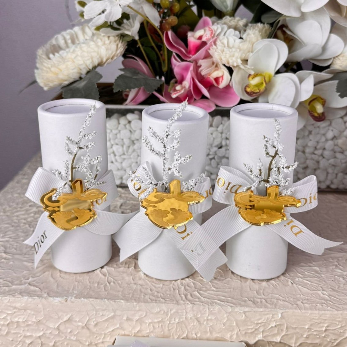 عطرتيني مع شريطة  ديور مع التنسيق