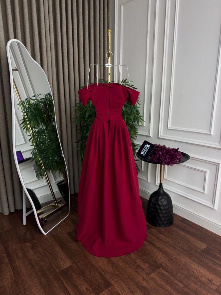 فستان سهرة طويل بلون أحمر داكن انيق