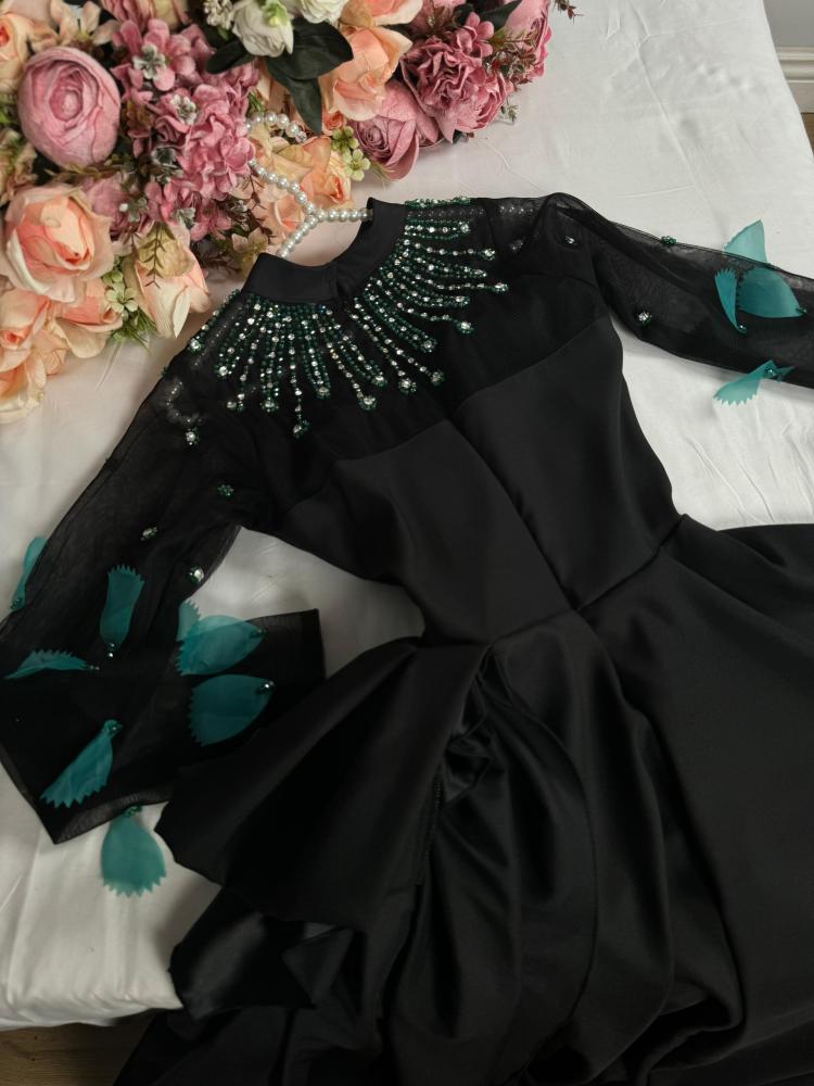 فستان سهرة خامة تفته سترتش اكمام تل +ريش تطريز فاخر