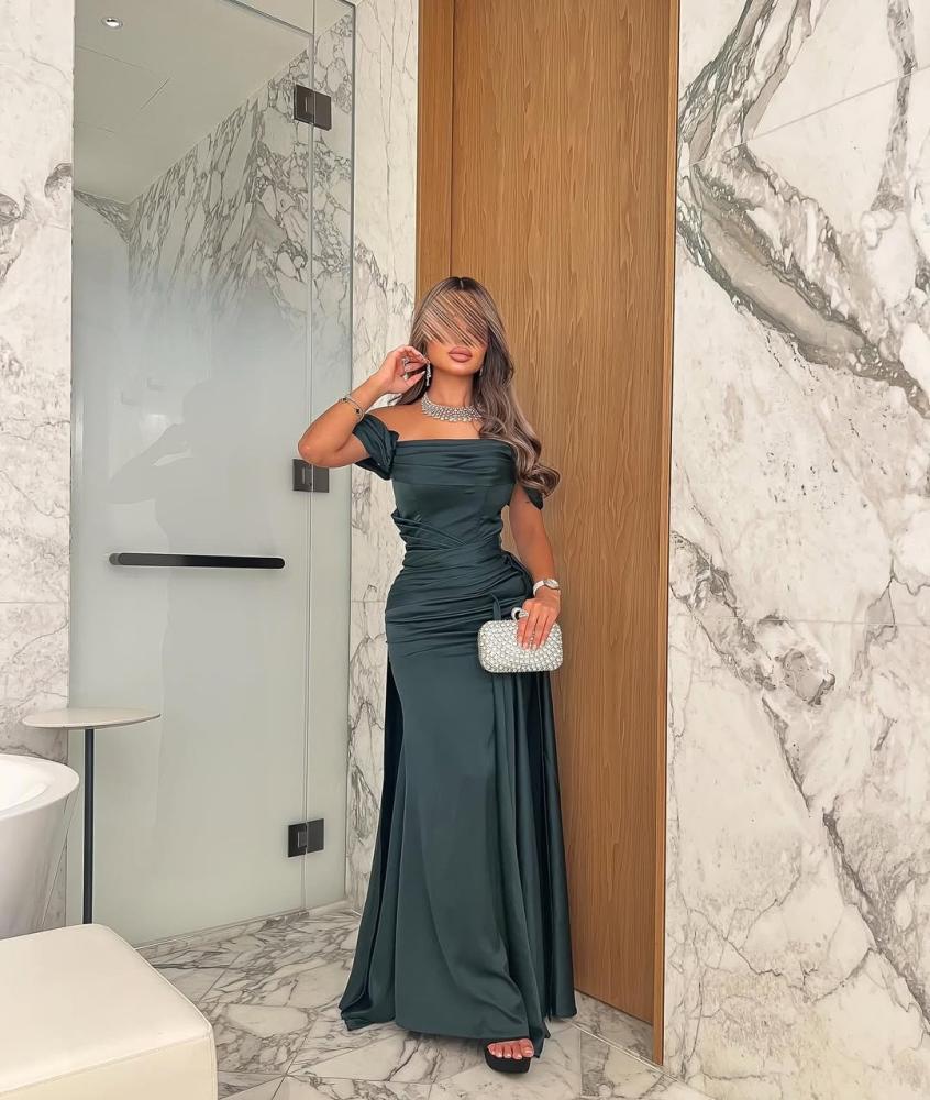 فستان خامه تفته بأكمام أوف شولدر وكشكشة جانبية