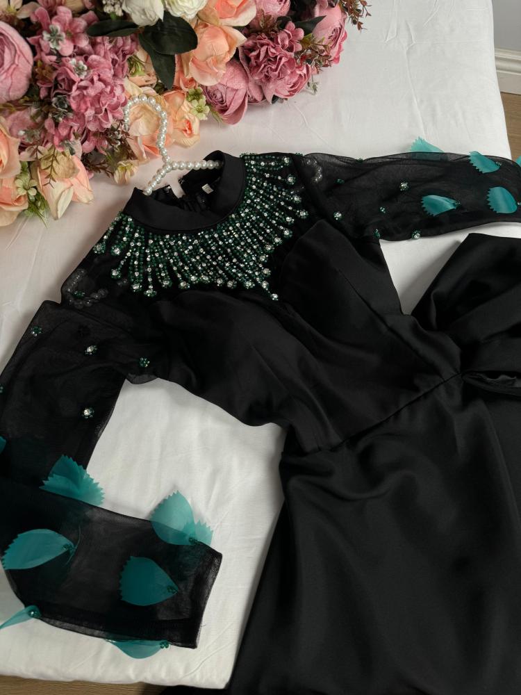 فستان سهرة خامة تفته سترتش اكمام تل +ريش تطريز فاخر