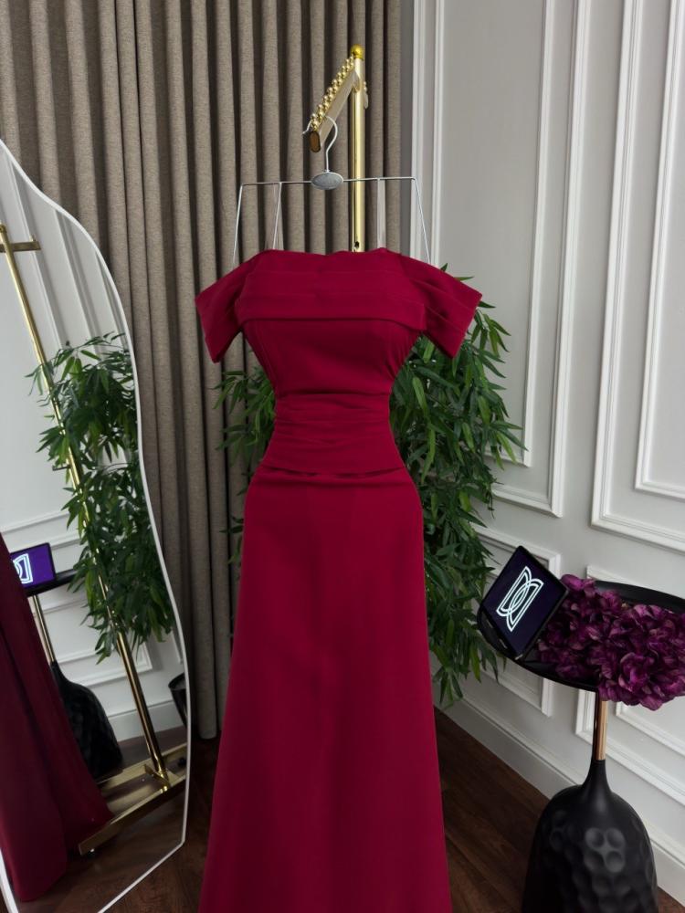 فستان سهرة طويل بلون أحمر داكن انيق
