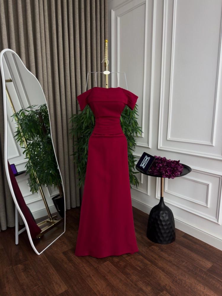 فستان سهرة طويل بلون أحمر داكن انيق