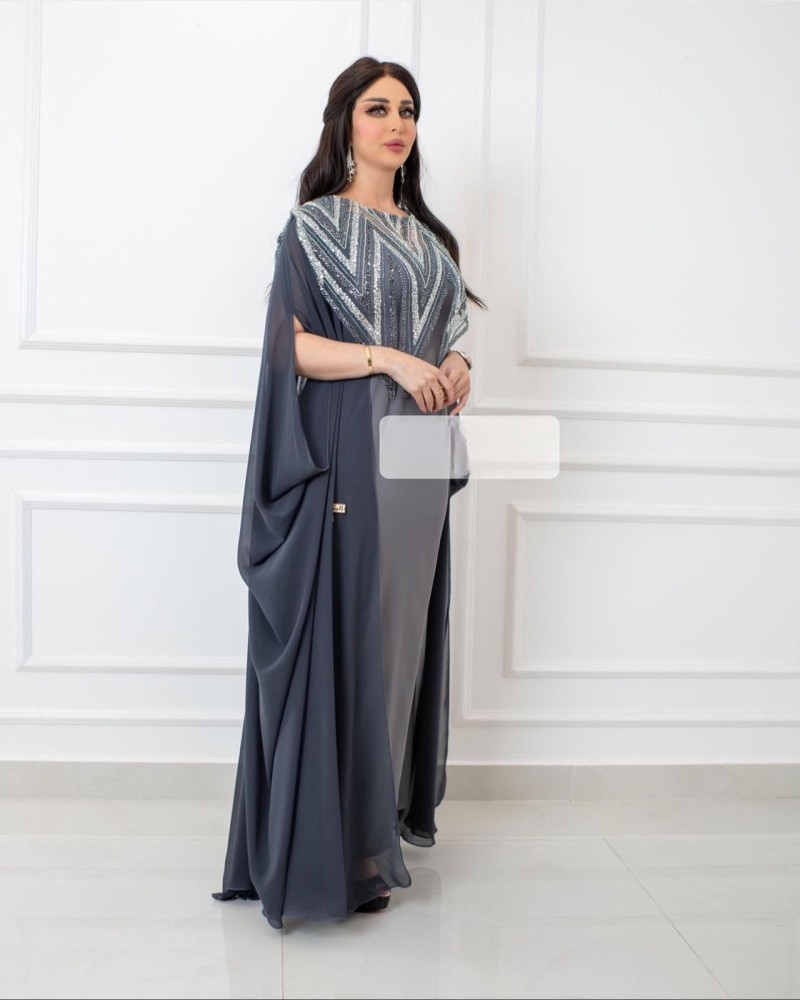 فستان فخم طويل وساتر