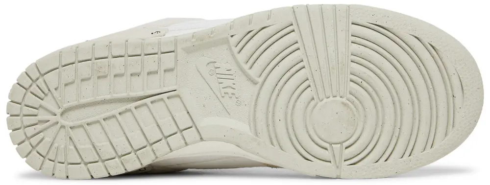 حذاء رياضي نايك دانك لو ديسربت 2 بيج خفيف ومثالي للخطوات الطويلة