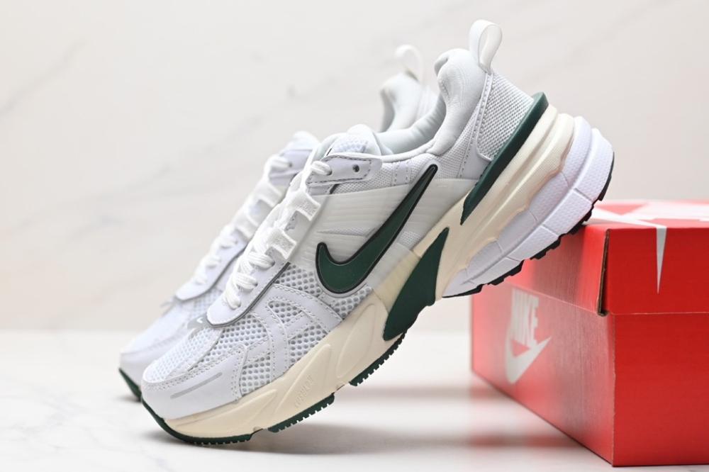 豪奢な Nike V2K Run  ロング