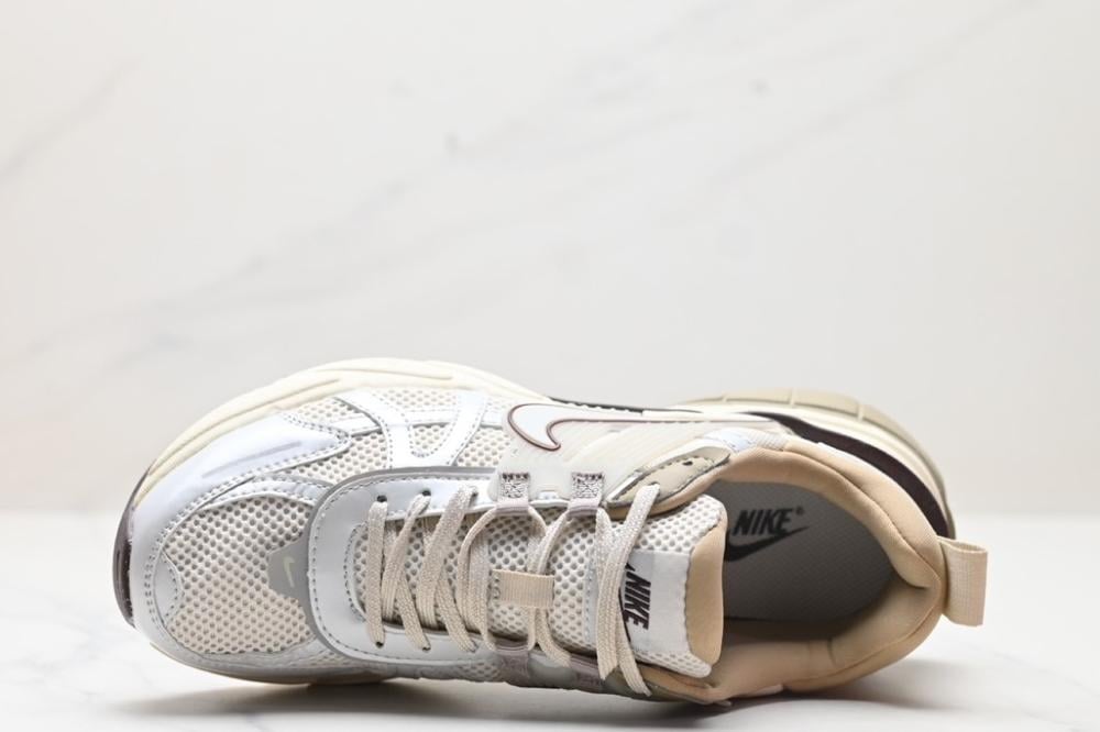 ★NIKE V2K Run Light Orwood Brown★ Nike V2K Run Men/Women Shoes 'Light Orewood Brown' (FD0736