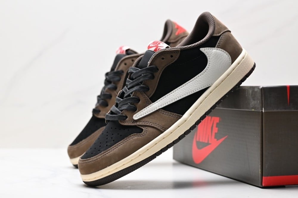 Travis Scott × Nike Air Jordan 1 ダークモカ TRAVIS SCOTT X AIR JORDAN 1 LOW 'MOCHA - VANCY