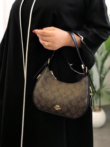 شنطة كوتش كوالتي لون بني الحجم موضح بالصورة