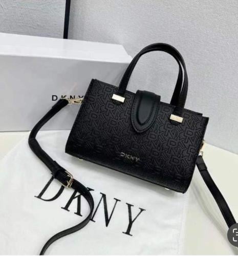 حقيبة نسائي أسود من دكني DKNY