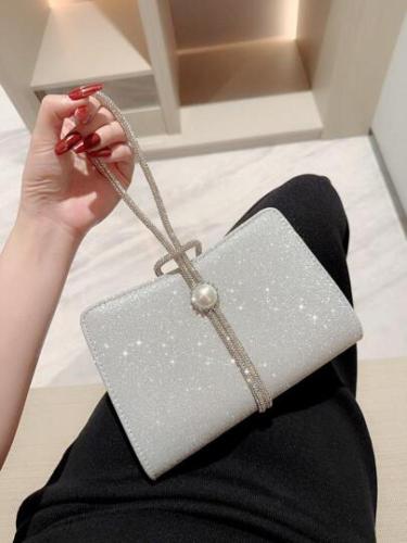 حقيبة سهرة نسائية من Moonlit EveBag مزينة باللؤلؤ