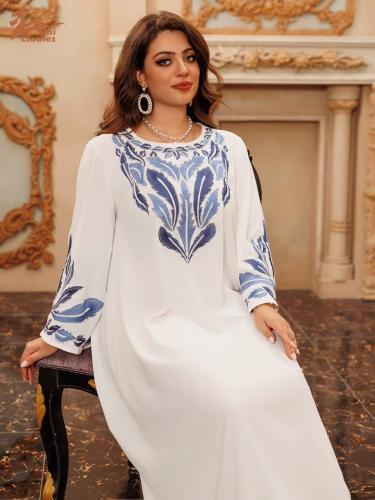 جلابية يومية باللون الابيض