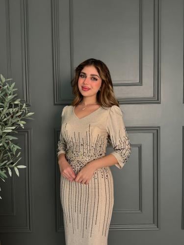 فستان سهرة بيج مطرز لامع