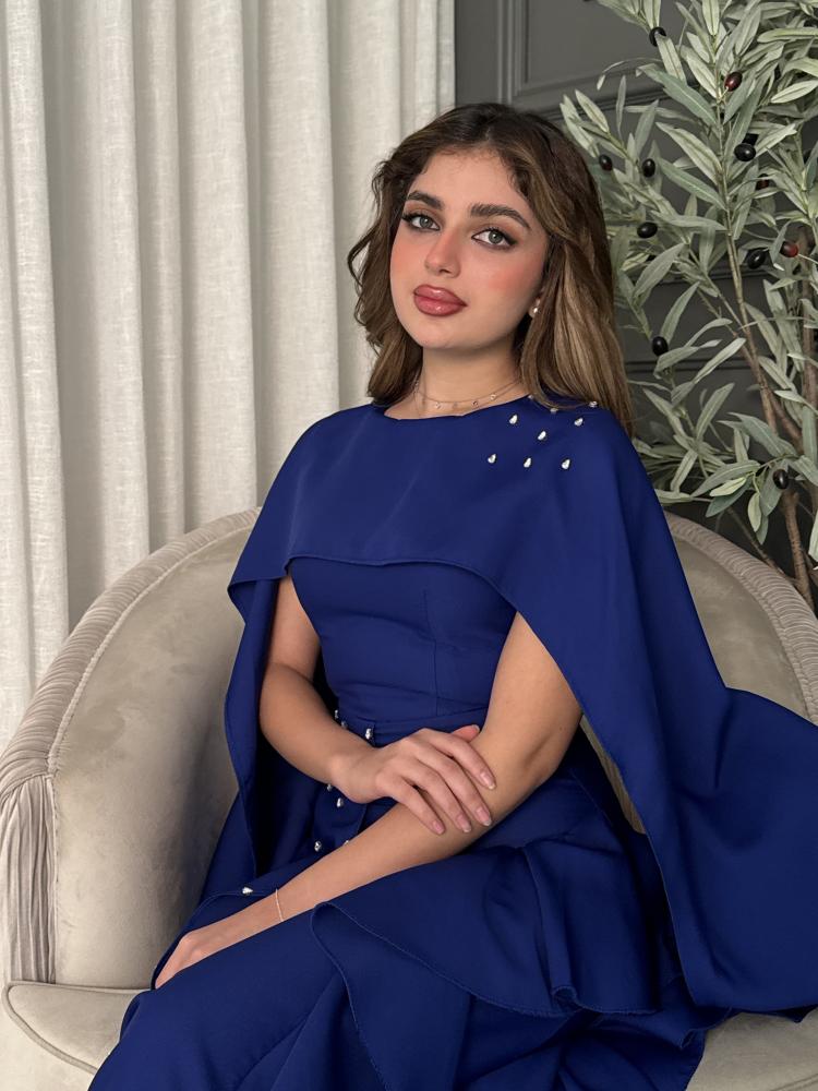 فستان أزرق ملكي بكاب أنيق