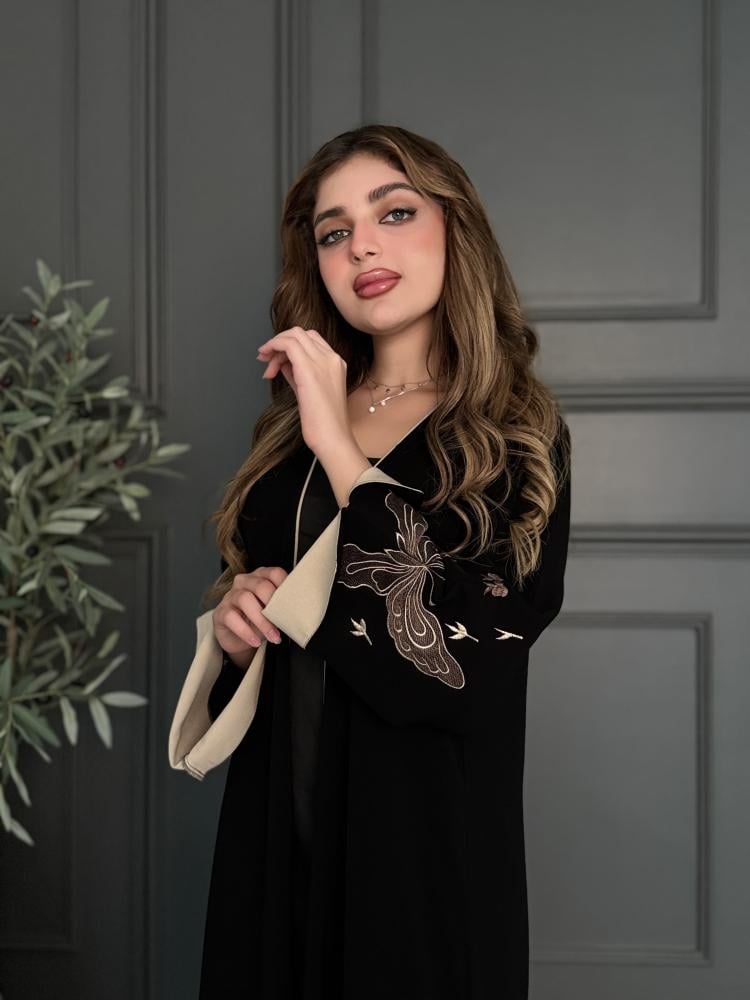 عباية بأكمام بيج قماش ملكي كوري