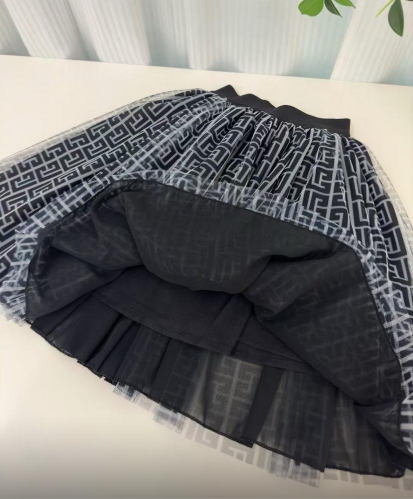 تيور بالمان قطعتين مزين بعلامة الماركة بارزة على التي شيرت