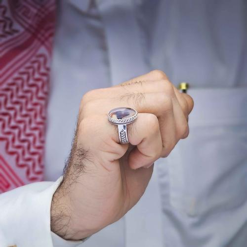 خاتم ملكي مرصع عقيق يماني مزهر مصور