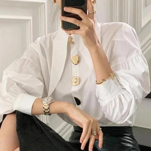 بلوزة نسائية أنيقة وعصرية
