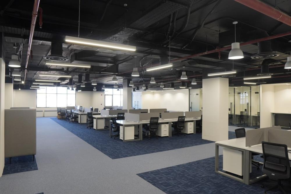 تأثيث المقرات الكبرى والجهات الحكومية بالرياض: لماذا "تشييد الشرق" الخيار الأول؟