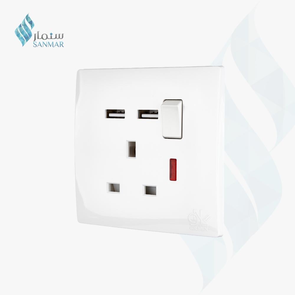 فيش ثلاثي 13 أمبير مع USB أبيض بيانو 7x7
