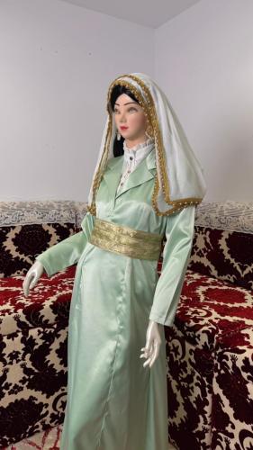 البرنسيس اللون التفاحي مع الحزام المقصب الذهبي ونصف سديرية ومحرمة ومدورة لون سكري