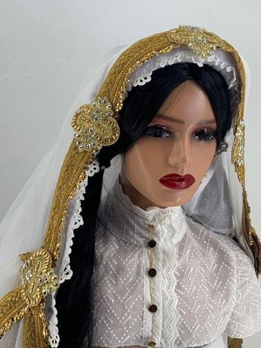 محرمة  ومدورة اشمك مع الطرحة