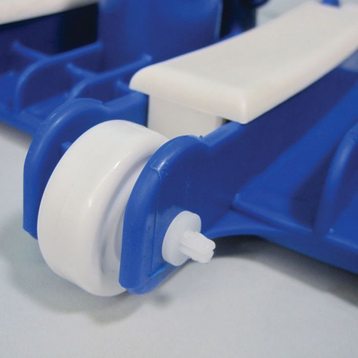 مكنسة تنظيف مسابح مقاس 35 سم، مزودة بـ 8 عجلات وأوزان موزعة بالتساوي على الجسم  مزودة بصف مزدوج من الفرش على كل جانب والأرضية