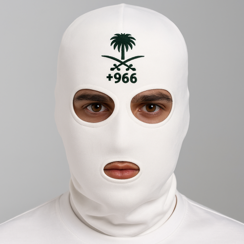 قناع وجه بالاكلافا باللون الأبيض، يتميز بفتحات مري...