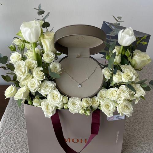 عقد فضة MOH بالورد