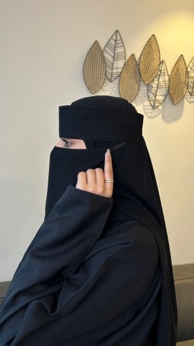 نقاب ملكي مشبك .