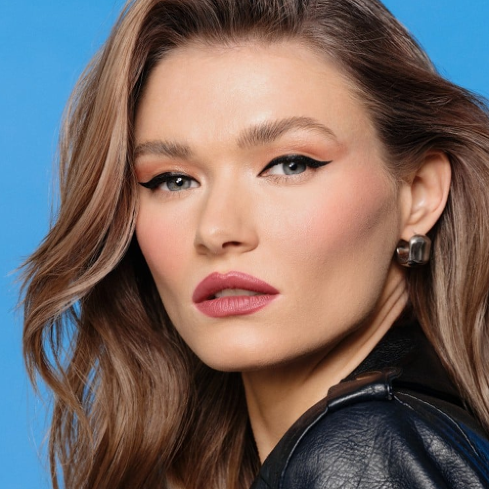 كحل سائل من انجلوت