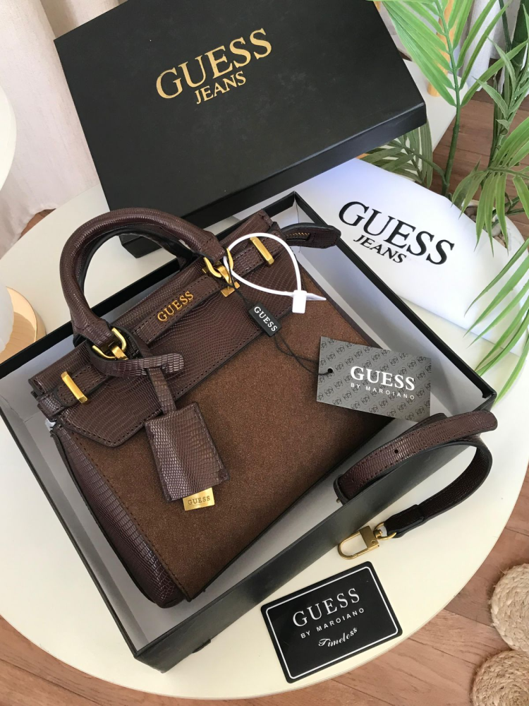 شنطة GUESS