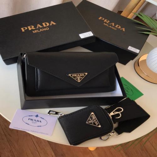 شنطة نسائية من ماركة برادا PRADA