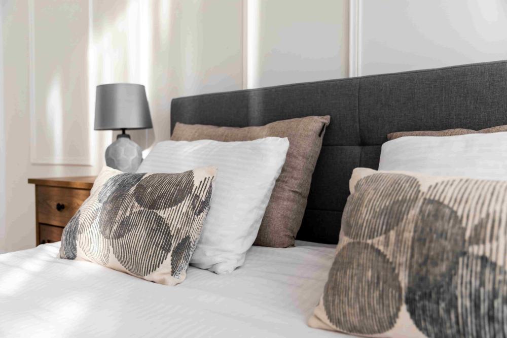 How to choose the right furnishings for each season of the year