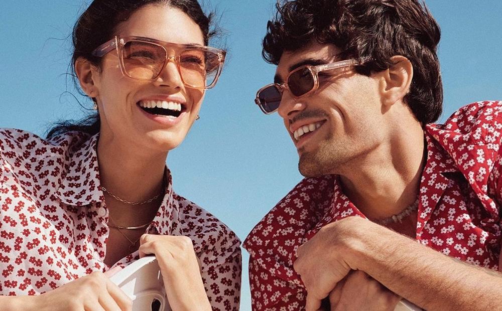 كيف تختار المقاس المناسب عند شراء الملابس أونلاين؟ دليل شامل 2025