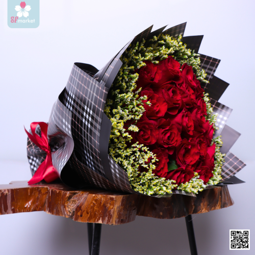 باقة ورد جوري احمر مع تغليف اسود NF098