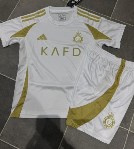 طقم النصر الابيض