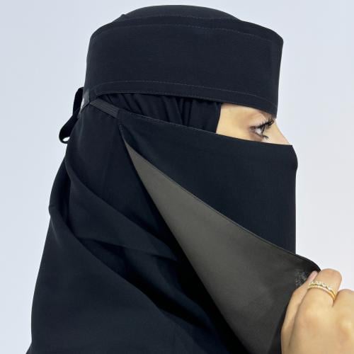 نقاب مقوى وسط مطاط مائل مبطن