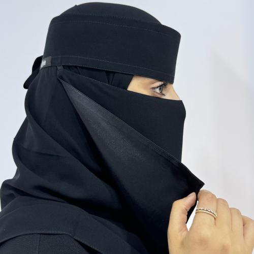 نقاب وسط مقوى مطاط قصير مبطن حرير